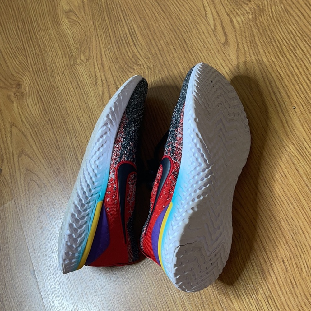 Nike Epic React Flyknit 2 Running Shoe Gray, Red - Picture 9 of 9